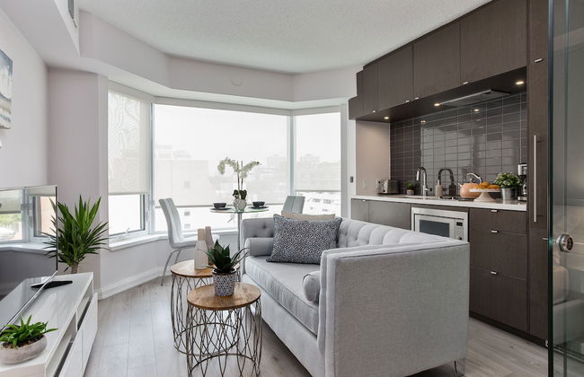 QuickStay - Class in Yorkville (Yonge & Bloor) - Photo 11