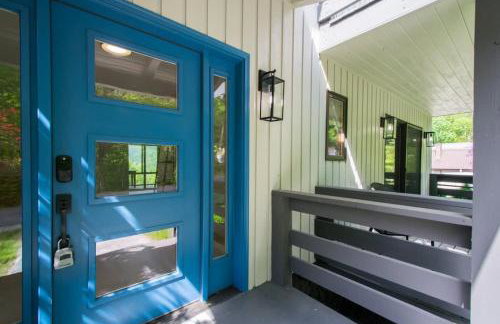 Mountain View 3BR with Sunroom, Close to Ski and Trails - Foto 16