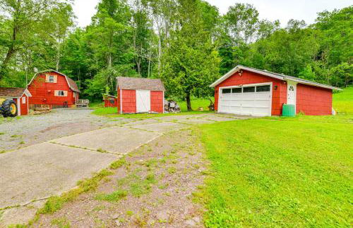 Mtn-View Deck and Grill Creekside Catskills Cabin! - Foto 29
