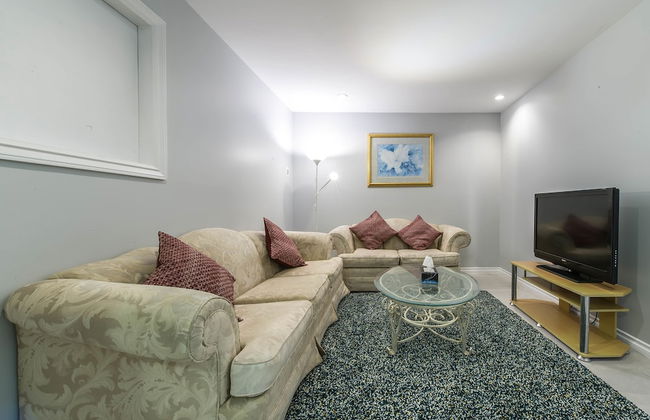 Family Home-Metrotown by Elevate Rooms - Photo 11