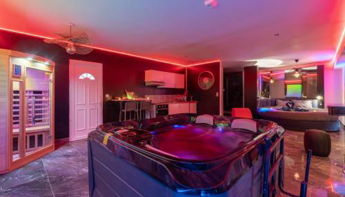 L'Horizon - Suite romantique avec jacuzzi, sauna, piscine & vidéo projecteur - Foto 4