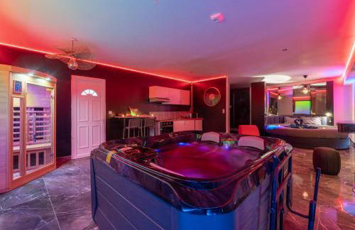 L'Horizon - Suite romantique avec jacuzzi, sauna, piscine & vidéo projecteur - Foto 4