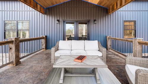 Serene Couples Getaway with Mtn Views in Bedford! - Foto 2