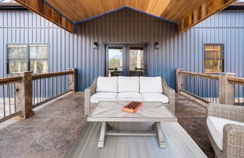 Serene Couples Getaway with Mtn Views in Bedford! - Foto 2