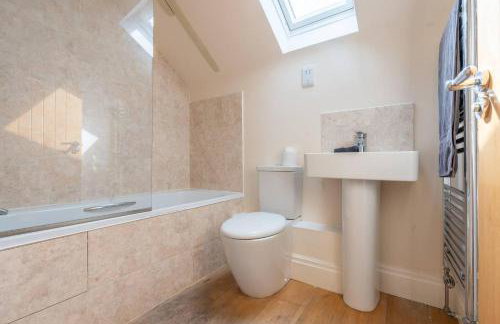 1 Bed Flat - Sleeps 2 - Parking - Wifi - Foto 5