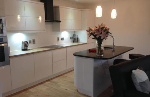 Langley Cottage with patio, spacious rooms - part of Langley Serviced Apartments several properties in Wick - Photo 12