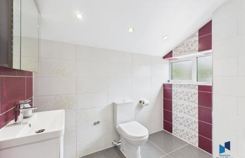 Modern 4BR House, Spacious, Garden, Free Parking - Foto 11