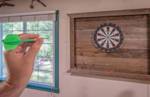 Creekside Cabin with Hot Tub-Fireplace-Pool Table - Foto 16