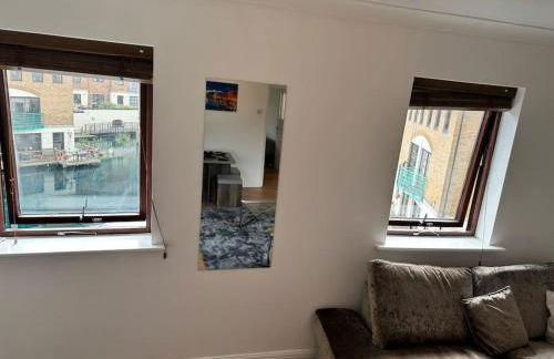 Stylish Waterfront Apartment - Photo 22