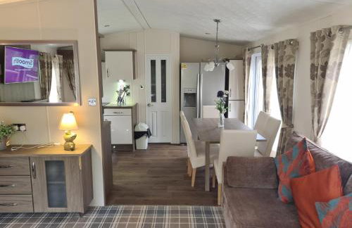 Bock Retreat Lodge 54 with Hot Tub - Photo 11