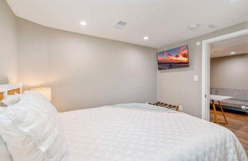 Walk to the stadium, downtown, West St - close to everything - Foto 33