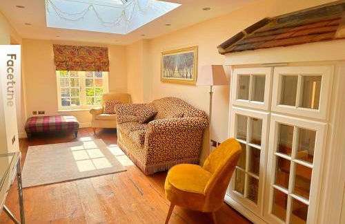 Charming Surrey Cottage perfect for Autumn or Winter gatherings - Photo 28