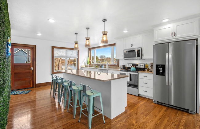 Riverfront Kayaks Bay Access Sleeps 15 - Foto 9