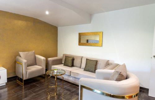 Luxury Vacation Villa - Photo 2