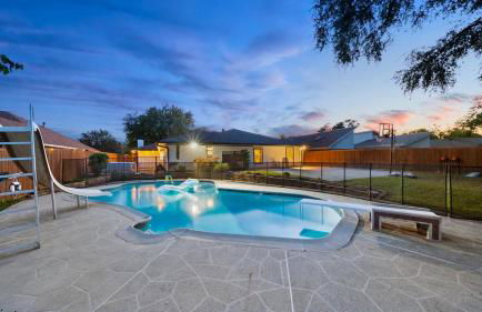 5BR Family Oasis with Pool and Game Room - Foto 1