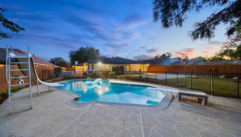 5BR Family Oasis with Pool and Game Room - Foto 1