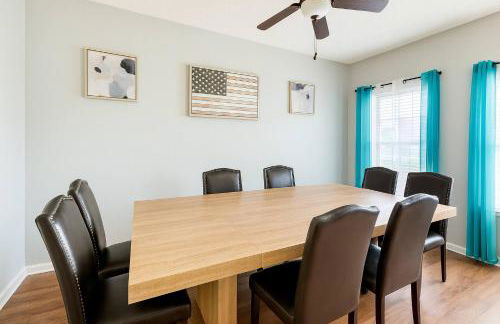 Newly updated 5BR/2.5BA w/pool sleep 16 ppl• - Photo 25