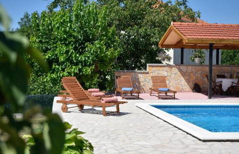 3 Bedroom Cozy Home In Hrvace - Foto 11