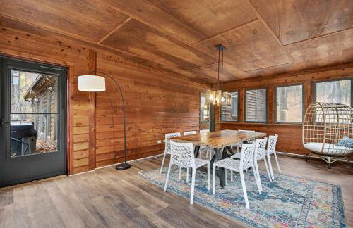 Huge Cabin w Hot Tub, Deck, Grill, Fire Pit, WiFi - Foto 29