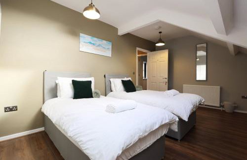 Modern Comfort 4 Bedrooms and Great Location - Foto 75