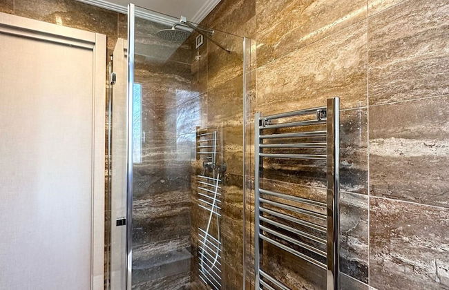 Bilocale Moderno e Confortevole con Terrazzo - Foto 16