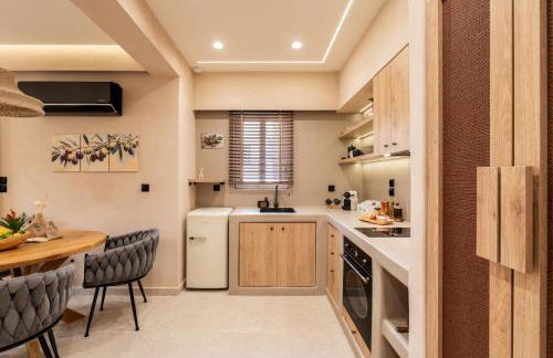 Rustic Boutique Apartment with Live Olive Tree & Private Parking - Photo 15