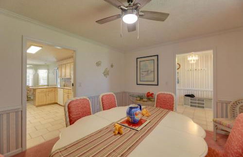 Pine Knoll Shores Getaway - Walk to Beach! - Foto 14