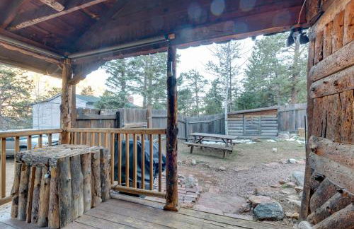 Rustic Log Cabin with Studio about 5 Mi to Pikes Peak! - Foto 21