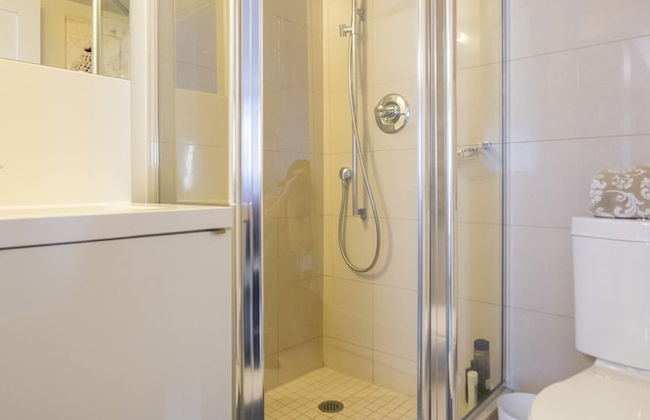 Applewood Suites - Luxury 3 BDRM - Photo 36