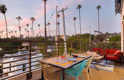 Silverlake Sunset Treehouse • Art-Filled Escape w Jacuzzi Sauna AvantStay - Foto 1