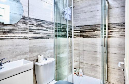 Large 6 Bed House, Long Term Stay Savings, Contractors, Professionals, Big Groups, Free Parking! - Foto 19