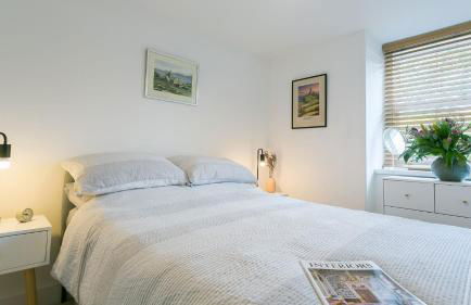 Custom Mews - Photo 26