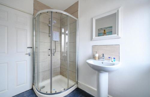 Comfortable 2-Bed Home with Free Parking - Foto 6