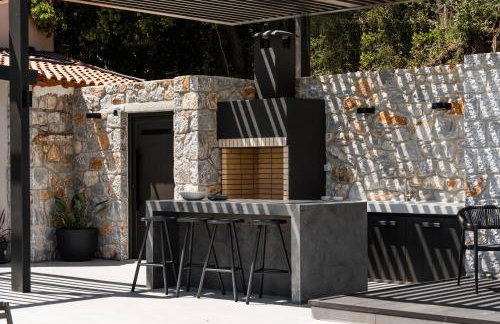 Eumelia Iconic Villa, with Heated Pool & Whirlpool, By ThinkVilla - Foto 17