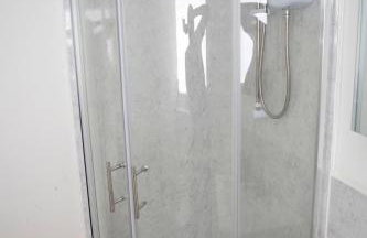 PrimeLuxe Stays - Modern 1BR Apartment with Private Garden Sleeps 4 Near ExCeL and London City Airport - Photo 22