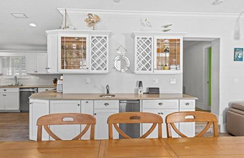 Paradise Cove - Waterfront Private Pool Home, 2 Mins to Open Gulf, 60' Dock - Foto 10