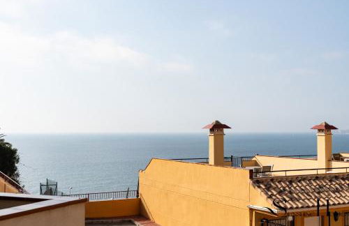 Beachside Retreat with Private Terrace - Foto 17