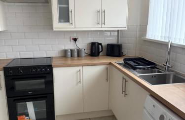 Home and Away Washington, close to Nissan, Penshaw Monument, and A1 A19 - Foto 3