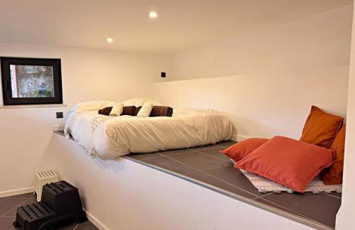 Riverfront House with Private Deck & Nature Views - Photo 6