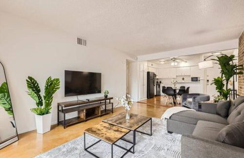 Your 2B Getaway - Walk Dtwn - Sleeps 6 - Pool and Prkg - Foto 13