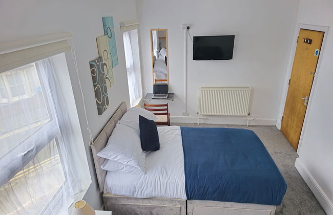 PRIVATE ROOMs In TOWN CENTRE FREE PARKING WIFI AND PATIO WITH AA STAY LTD - Foto 10