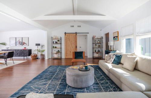 Enchanting Sherman Oaks Home With Pool permit #HSR two five zero zero 3222 - Foto 14