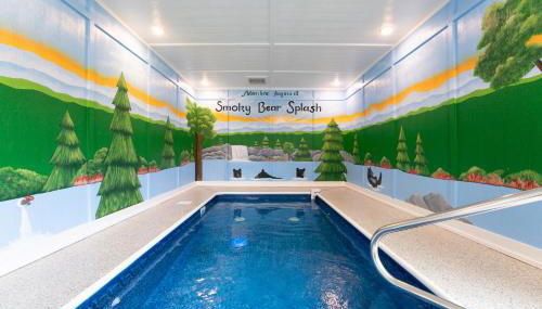 Smoky Bear Splash Top Rated Private Pool Cabin with Hot Tub, Mtn Views, Arcade Games, Excellent Location - Foto 2