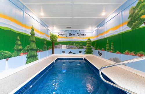 Smoky Bear Splash Top Rated Private Pool Cabin with Hot Tub, Mtn Views, Arcade Games, Excellent Location - Foto 2