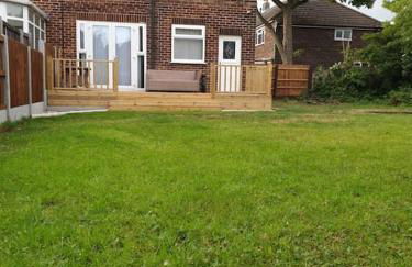 Cheerful 3 bedroom house with spacious garden - Foto 1