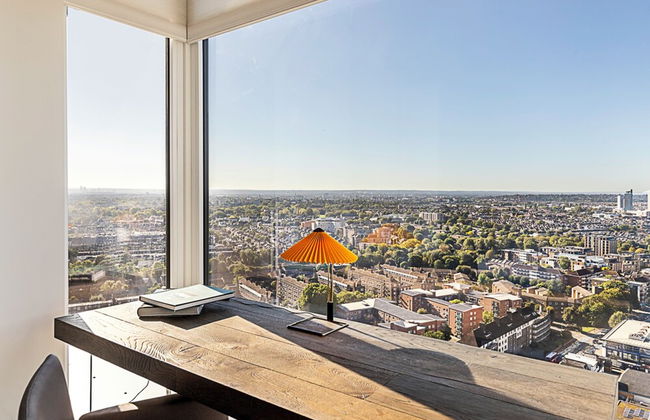 Luxurious 3-bed Sky-high Battersea Gem - Foto 21