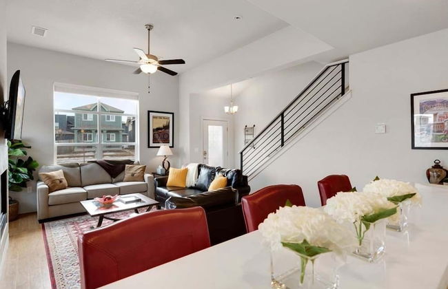 Modern Townhome Steps From the Brewery District! - Foto 13