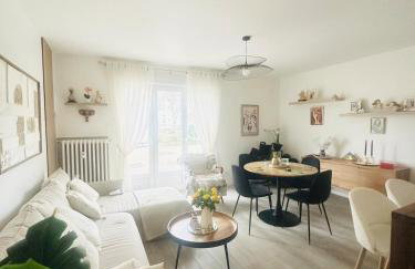 Charming and Cozy Apartment - Photo 1
