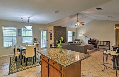 2 Mi to Lake McQueeny Gem with Covered Patio - Foto 3