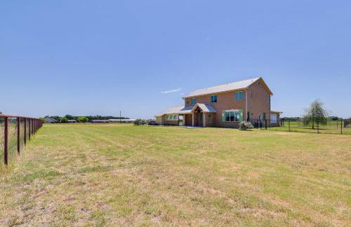 26-Acre Pilot Point Ranch Home with Pool and Mini Golf - Foto 39